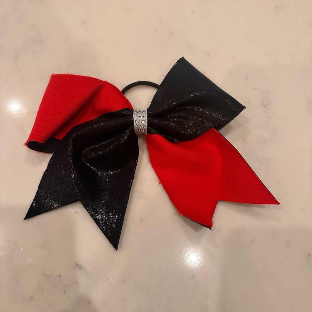 Cheer bow